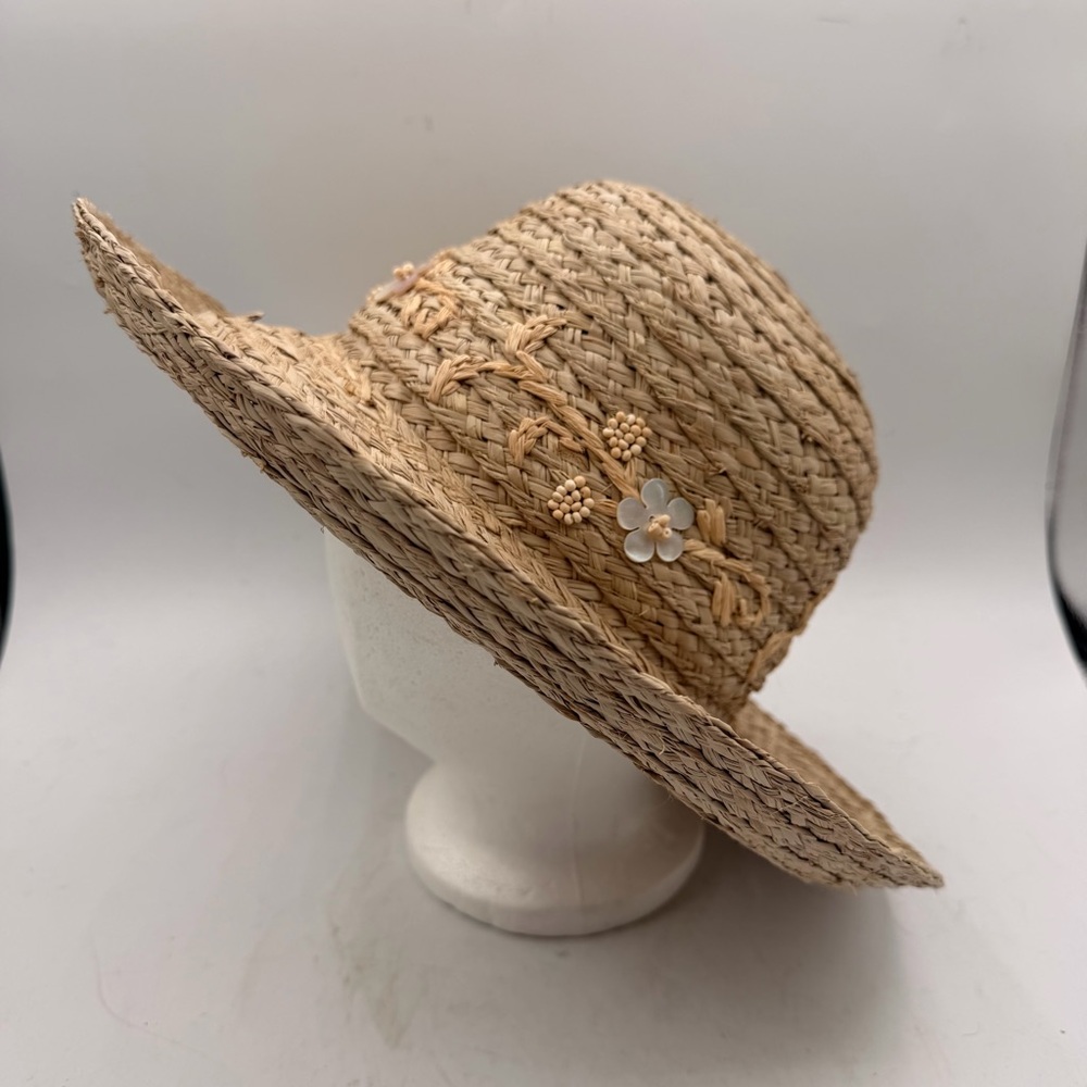 Liz Claiborne Straw Sun Hat with Floral Shell Detail – New with Tags